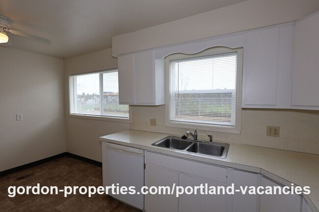 Building Photo - NE 94th Ave - Vintage Montavilla 2 bedroom house