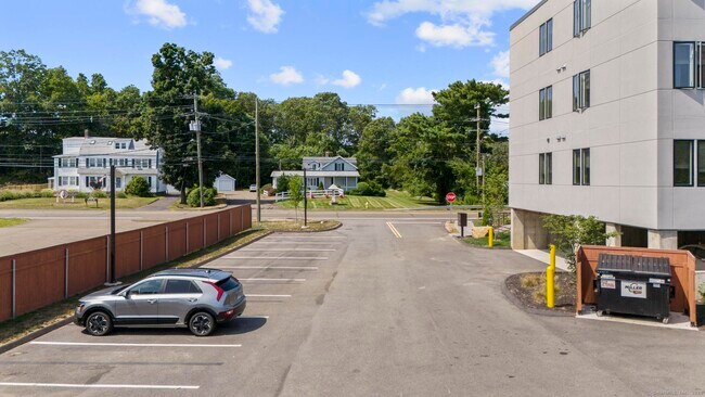 Building Photo - 245 E Main St