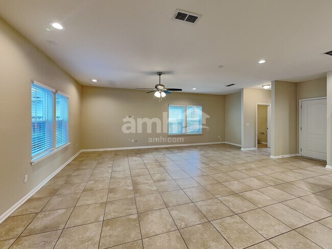 Building Photo - 332 Silver Glen Ave