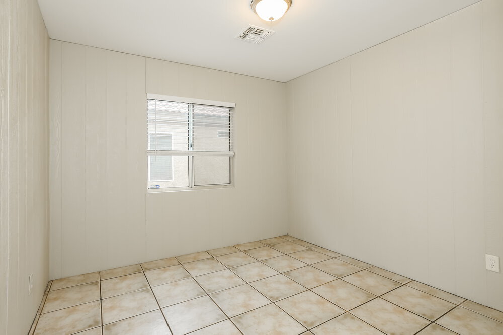 Building Photo - 12621 W Bloomfield Rd