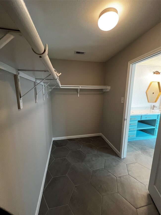 Building Photo - 6702 Path Way Ct