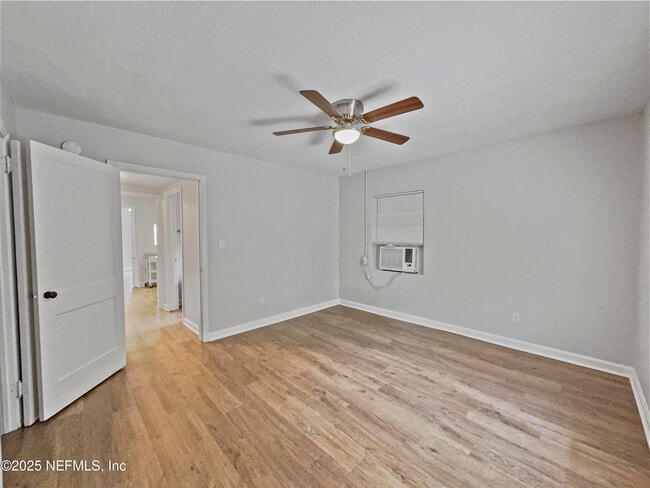 Building Photo - 839 Acosta St