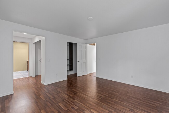 Building Photo - 29021 13th Ave S