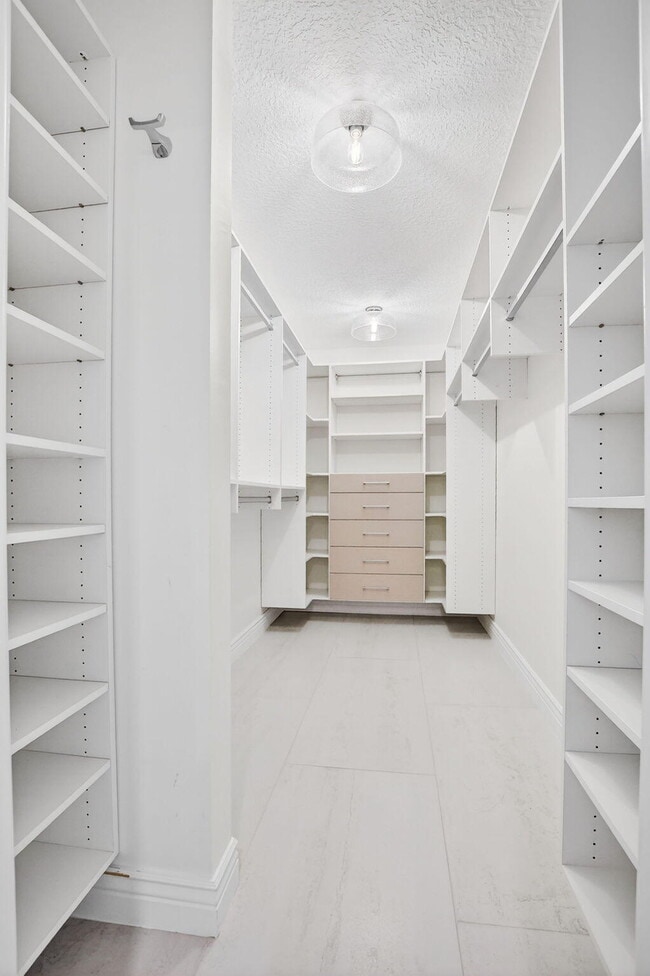 Building Photo - 7233 Promenade Dr