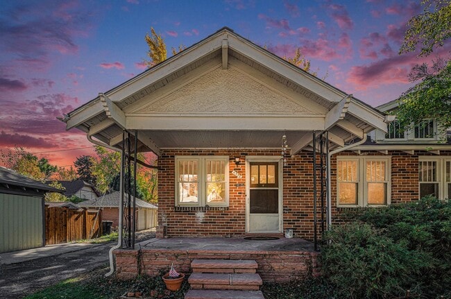 Building Photo - Spacious 2 bedroom home in the heart of Ci...