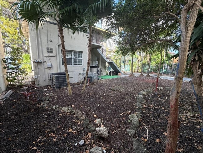 Building Photo - 314 NE 26th Terrace