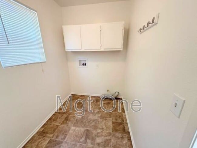 Building Photo - 6001 Kendrick Dr