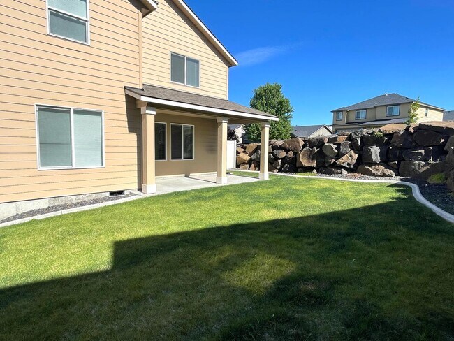 Building Photo - Beautiful Corner Lot Home for Rent in Badg...