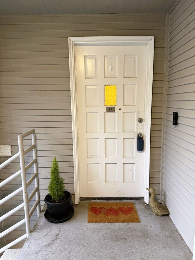 Building Photo - 2Bd/1.75Ba Redmond Condo