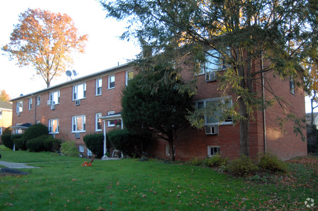 Building Photo - Courtland Garden Apartments