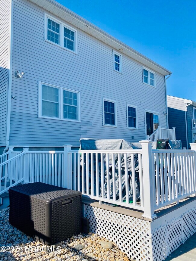 Building Photo - 308 Cove Dr