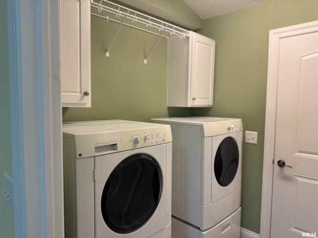 Building Photo - 3011 Belmont Pl