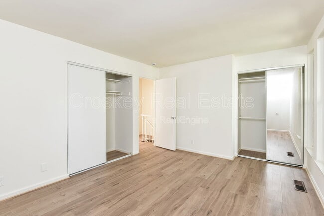 Building Photo - 5422 Roundtree Ct