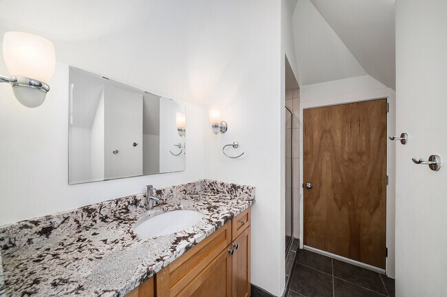 Building Photo - 81 Peachtree Pl NE