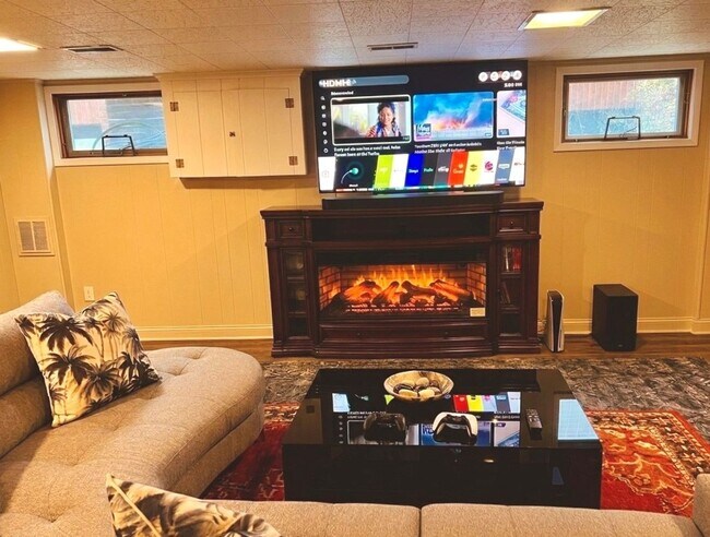 Building Photo - Stunning 3bed/3.5bath Brick Home in Ballard!