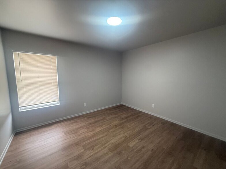 Building Photo - 8150 Troost Ave