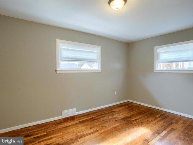 Building Photo - 1300 Strafford Rd