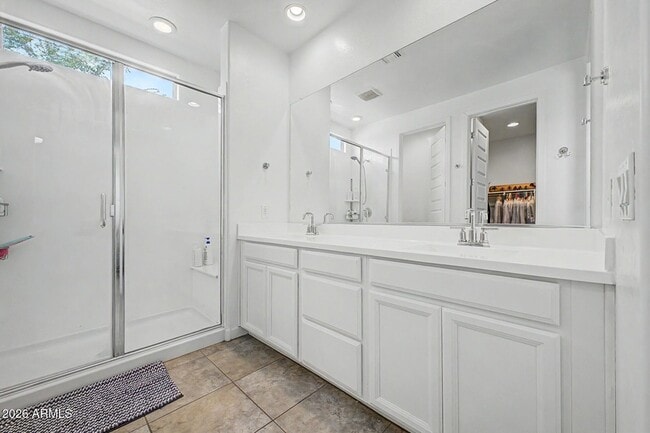Building Photo - 9012 W Solano Dr
