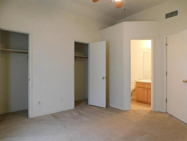 Building Photo - 4404 Sylvia Dr