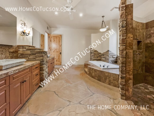 Building Photo - 1621 E Crimson Canyon Pl