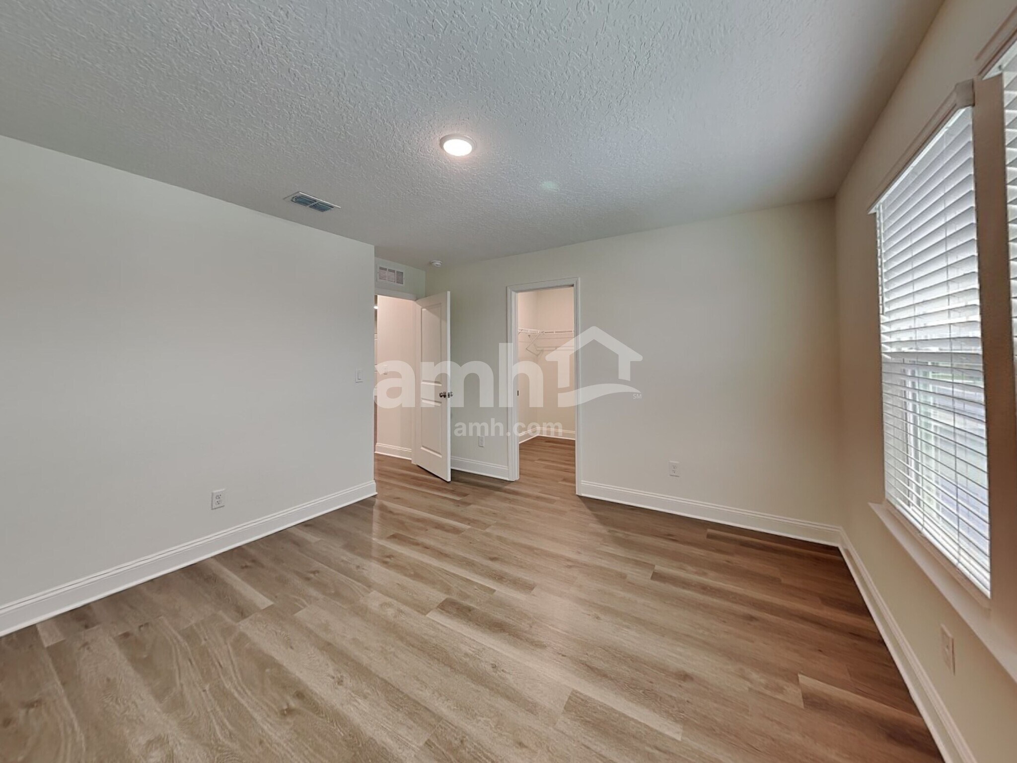 Building Photo - 11655 Hillside Dr