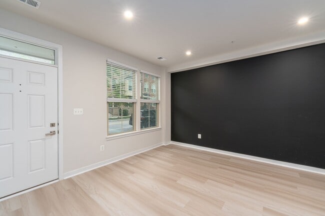 Building Photo - 232 S Newkirk St