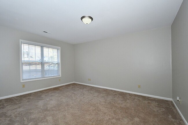 Building Photo - 116 Milbros Ln