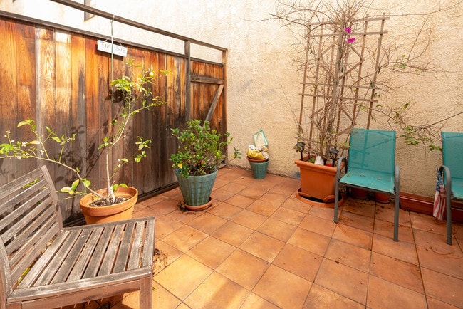 Building Photo - 1049 16th St