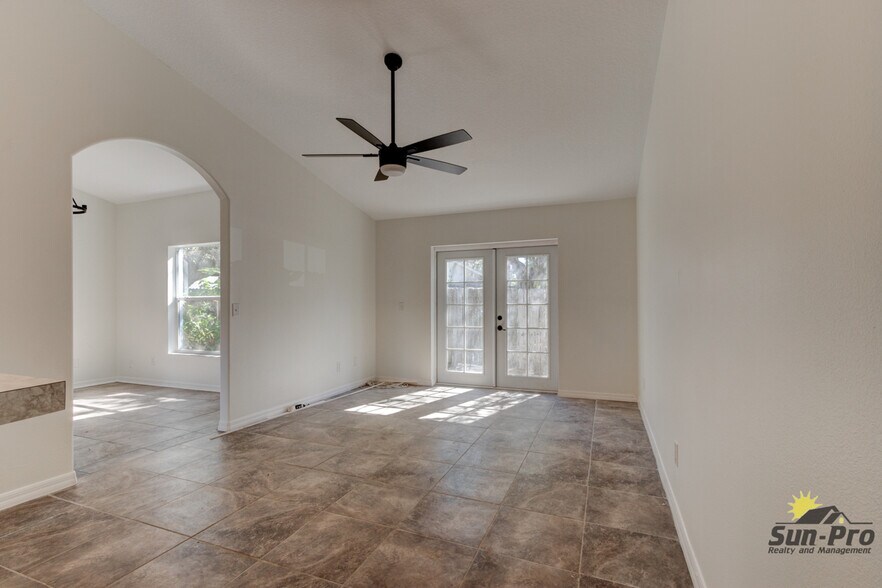 Building Photo - 5505 W Magnolia Ave