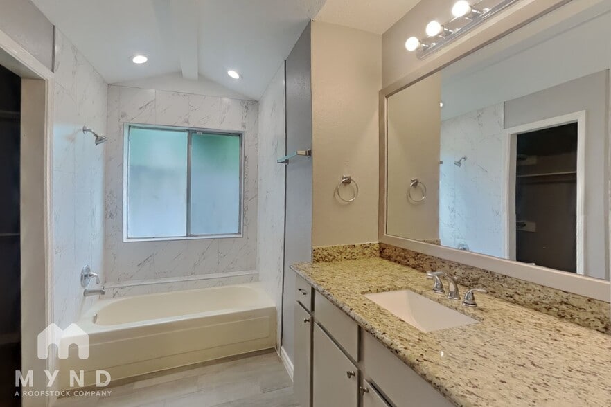 Building Photo - 2403 Summer Spring Dr