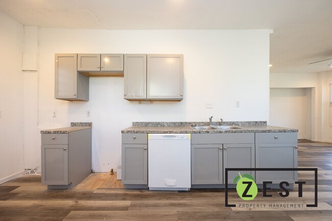 Building Photo - Welcome Home!OPEN HOUSE THURSDAY MAY 1ST 6...