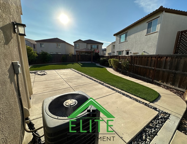 Building Photo - Spacious 4-Bedroom Home in Sought-After No...