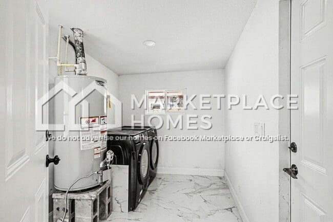Building Photo - 408 Bassedena Cir N