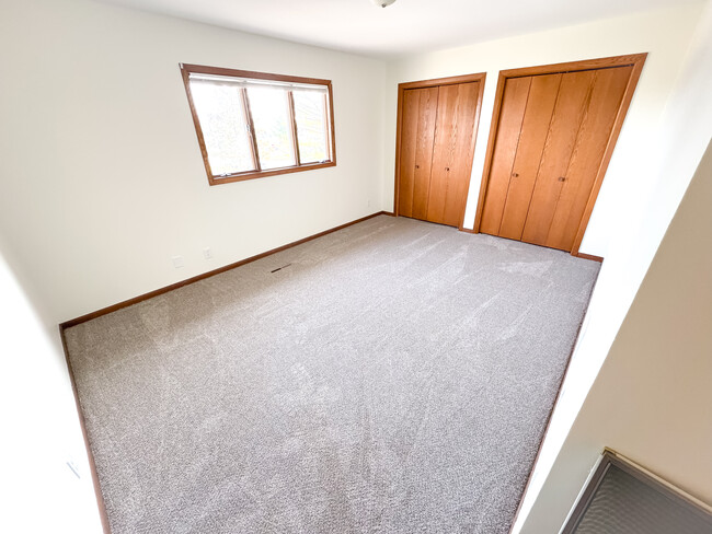 2nd bedroom - new carpet - 171 Elmhurst Ct