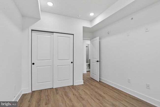 Building Photo - 2331 E York St