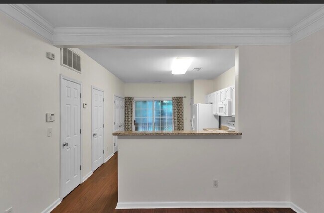 Building Photo - 203 Twin Tree Dr