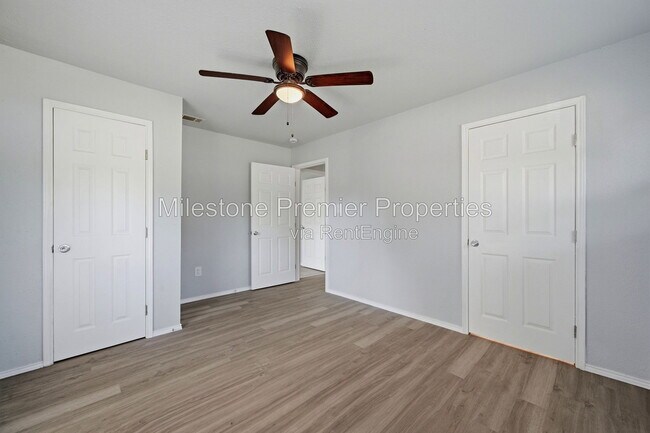 Building Photo - 718 W Belden St
