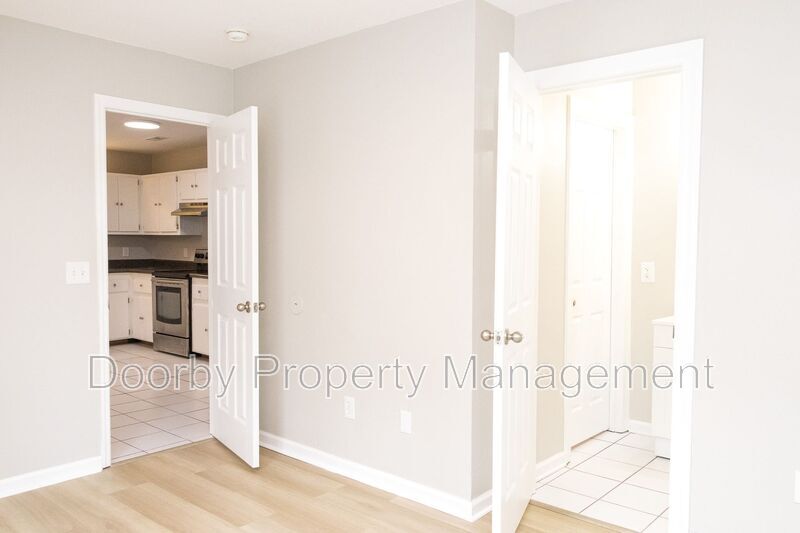 Building Photo - 3635 6th Ave