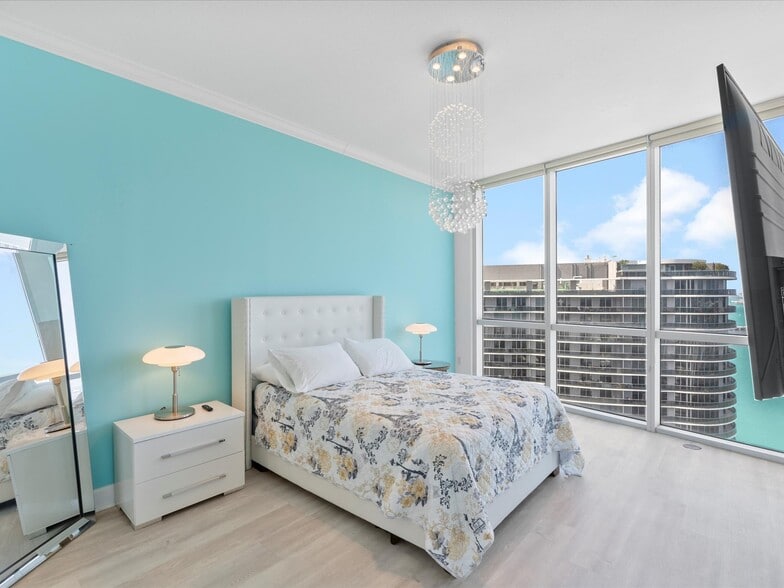 Building Photo - 1750 N Bayshore Dr