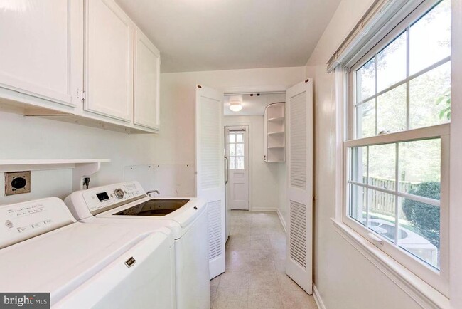 Building Photo - 11220 Broad Green Dr