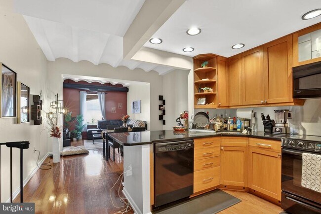 Building Photo - 825 N 29th St