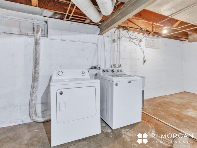 Building Photo - 2 bedroom duplex for rent in Midtown!