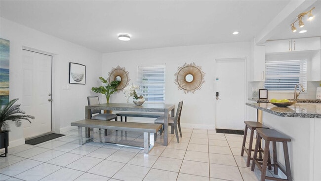 Building Photo - 2716 N Ocean Blvd