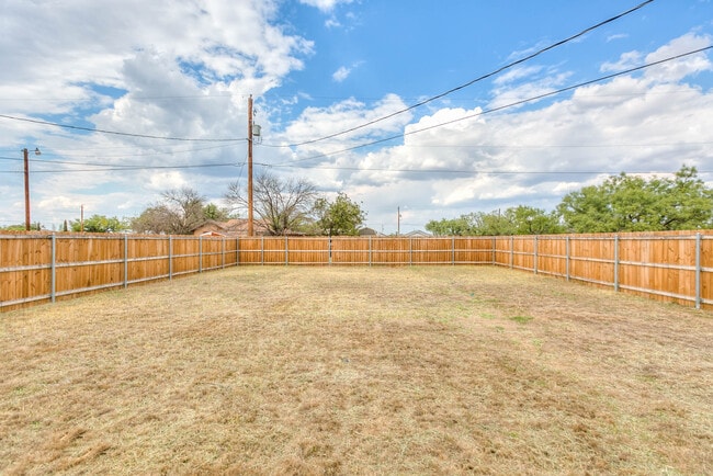 Building Photo - 420 E 48th St