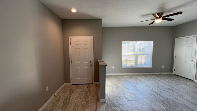 Building Photo - Beautiful 3 Bedroom Palm Bay Home with Upgrades & No Water Bill!