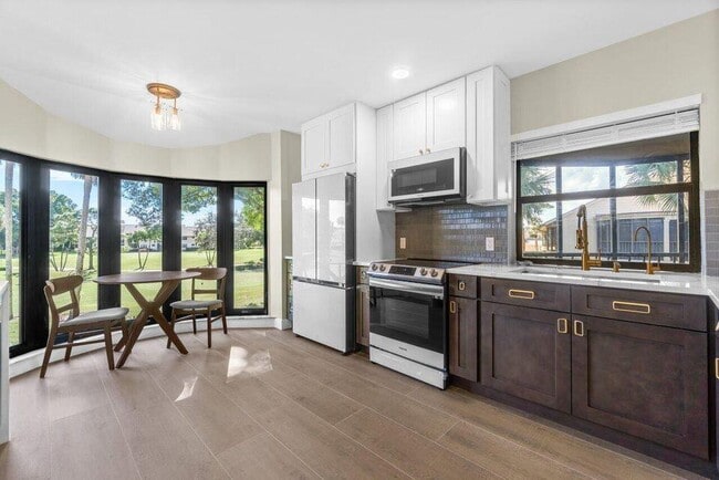 Building Photo - 17138 Waterbend Dr