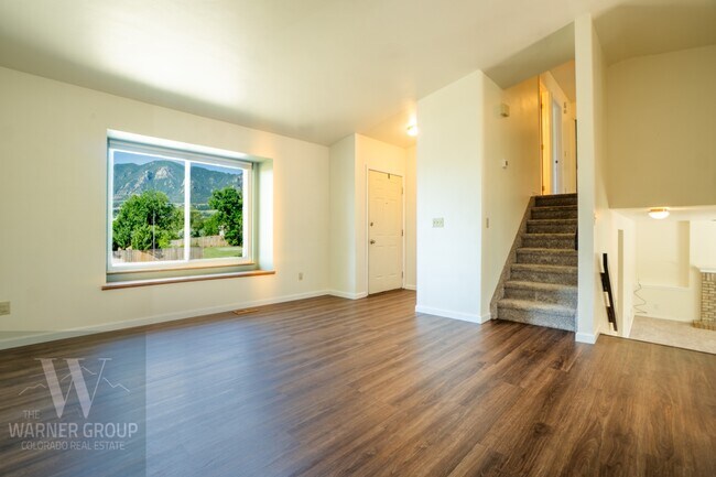 Building Photo - 590 Crosstrail Dr