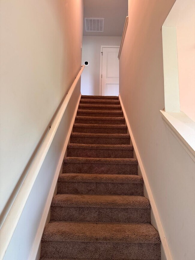 Building Photo - 2 STORY 3 BED, 2.5 BATH HOME LOCATED IN DENTON!!