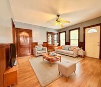 Building Photo - 603 Silver St