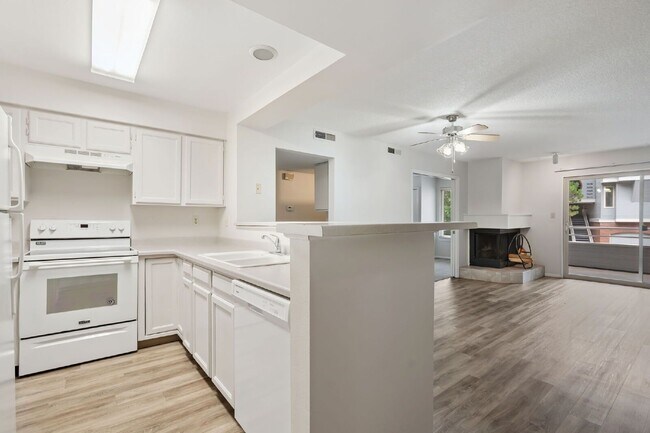Building Photo - 952 Acapulco Ct